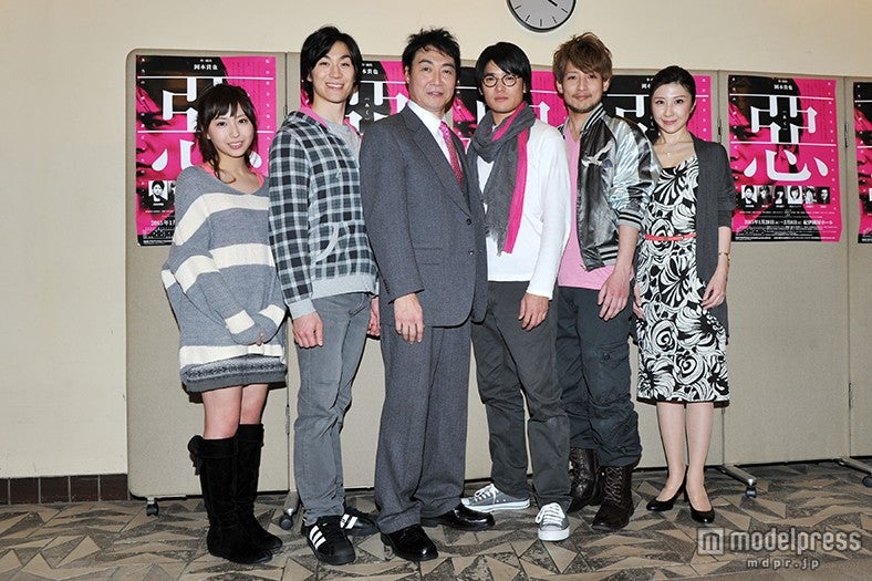 舞台『惡』の公開ゲネプロ後の囲み取材の模様(左から)川上ジュリア、青柳塁斗、羽場裕一、高岡奏輔、陳内将、西丸優子 