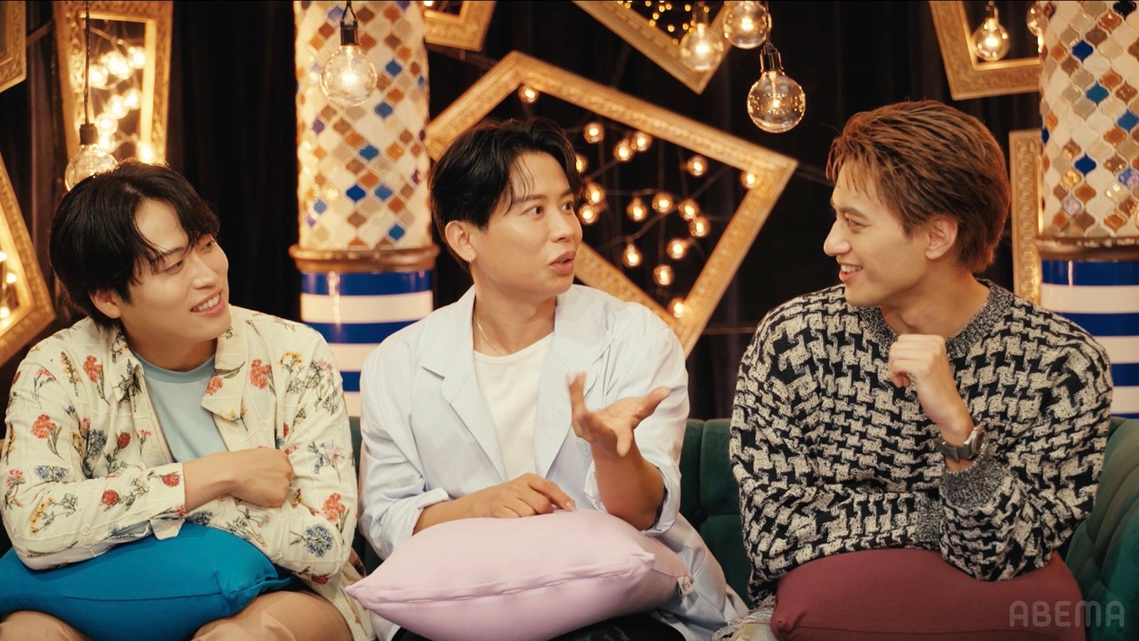 池田直人、小田切ヒロ、小島健「エイジレスボーイズ」（C）AbemaTV, Inc.