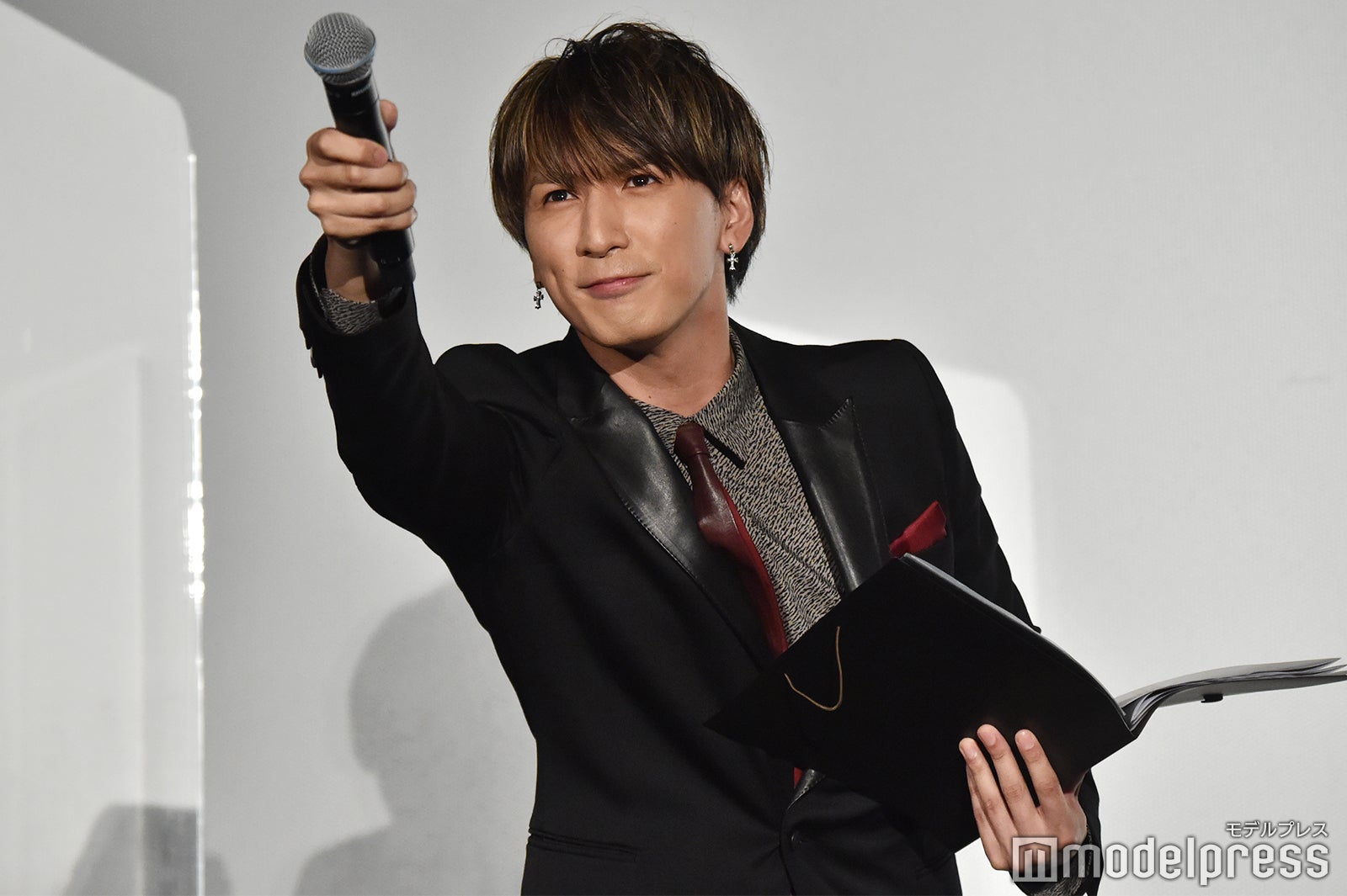 ジャニーズWEST藤井流星、初ファスティングで3kg減 浜辺美波＆池田エライザとの共演に「男1人だけで挟まれるの怖いよぉ」＜映画 賭ケグルイ＞