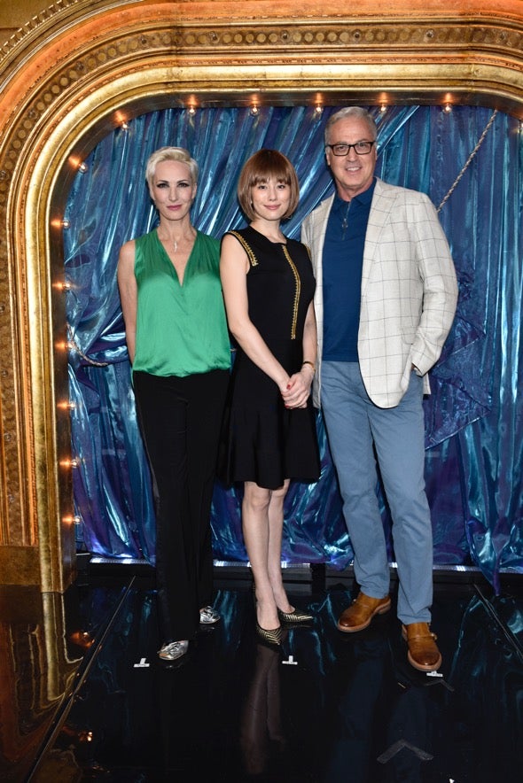 米倉涼子（中央）／提供写真