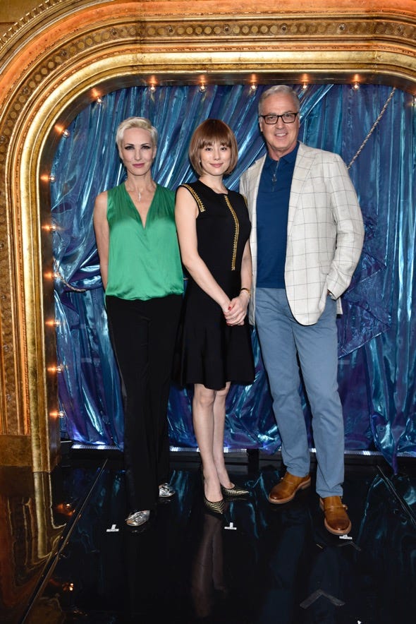 米倉涼子(中央)/提供写真