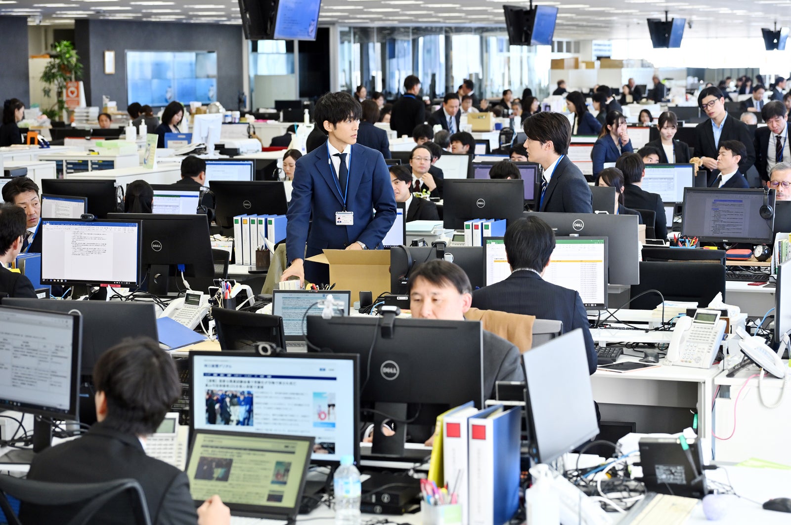 松坂桃李、櫻井海音「御上先生」第1話（C）TBS