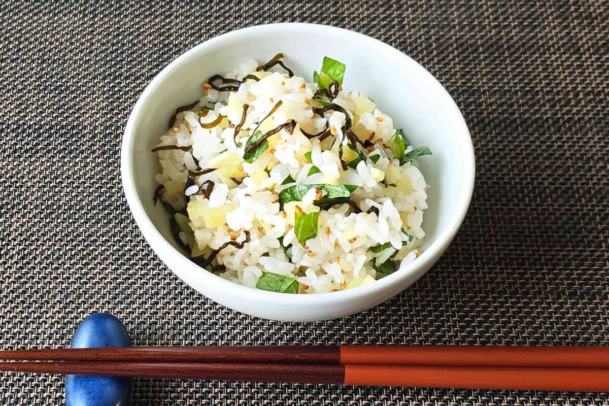 たくあんと塩昆布の混ぜごはん