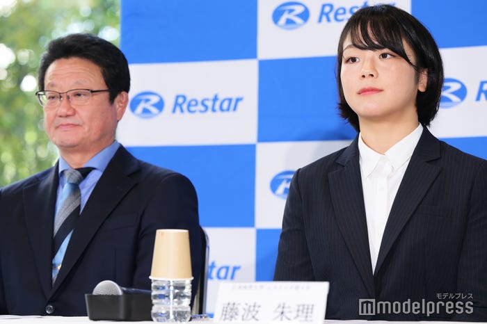 藤波俊一コーチ、藤波朱理(C)モデルプレス