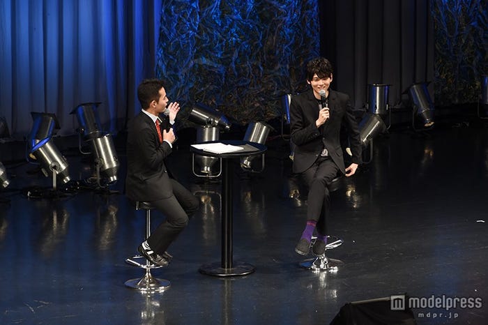 古川雄輝(右)/(C)モデルプレス