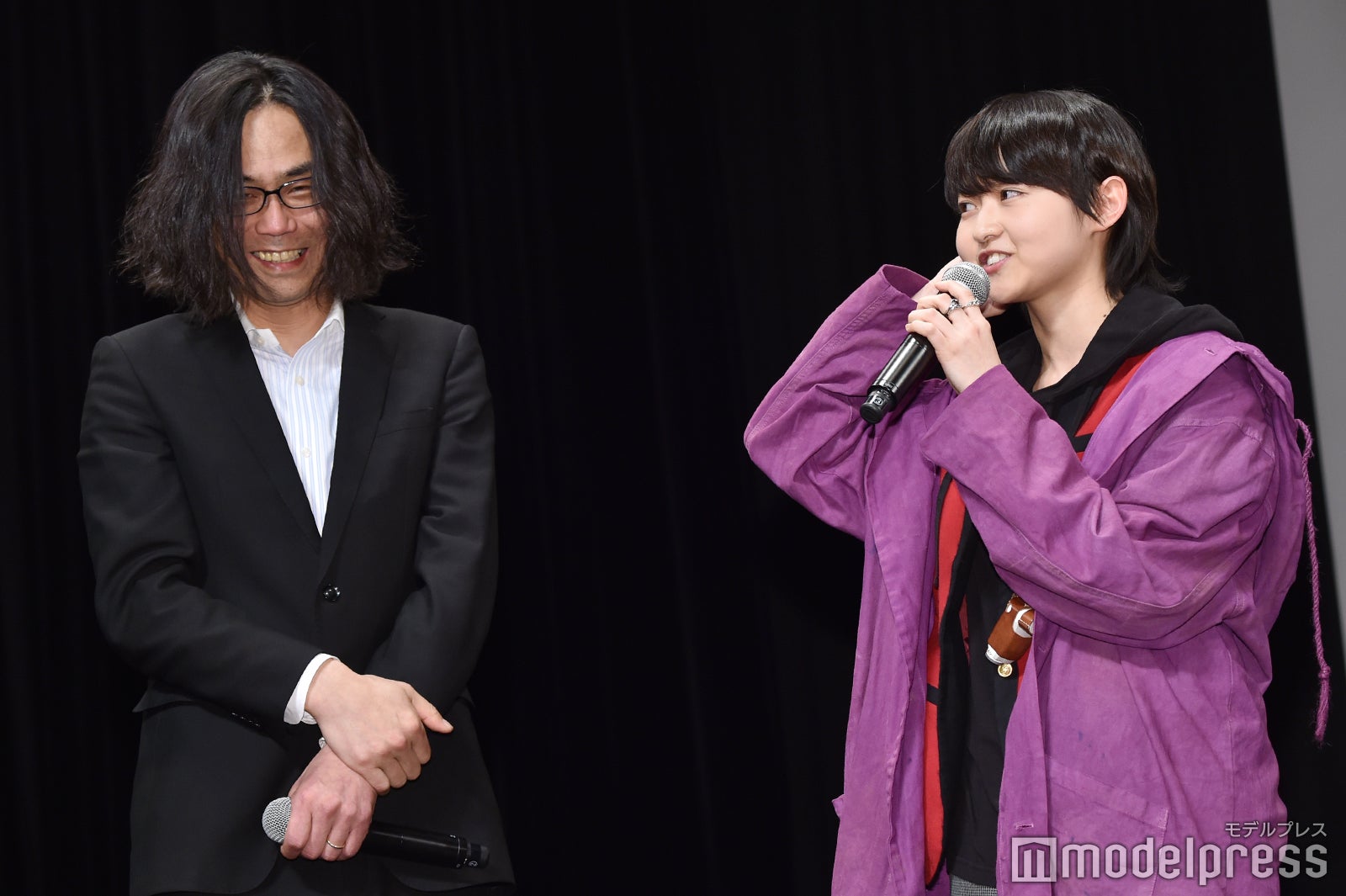 英勉監督、伊藤万理華 （C）モデルプレス