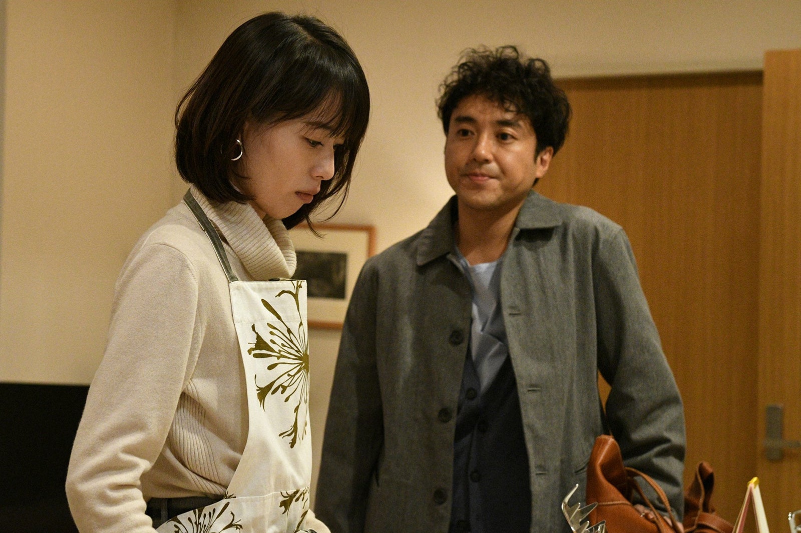 戸田恵梨香、ムロツヨシ／「大恋愛～僕を忘れる君と」第8話より（C）TBS