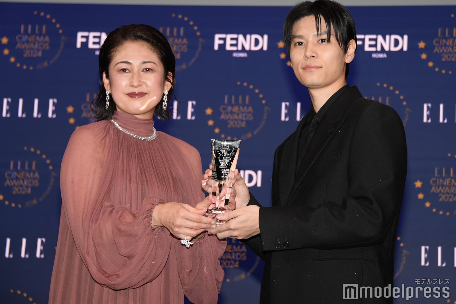 坂井佳奈子編集長、萩原利久（C）モデルプレス