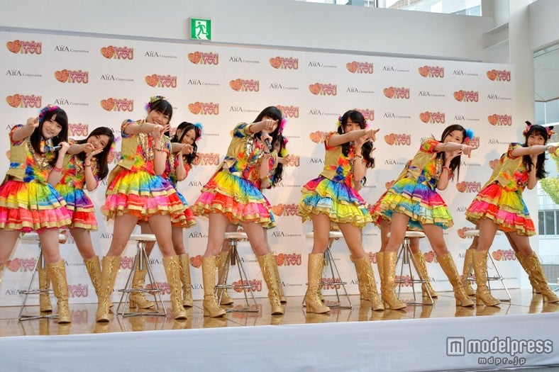 キュートにポーズを決めるSKE48メンバー