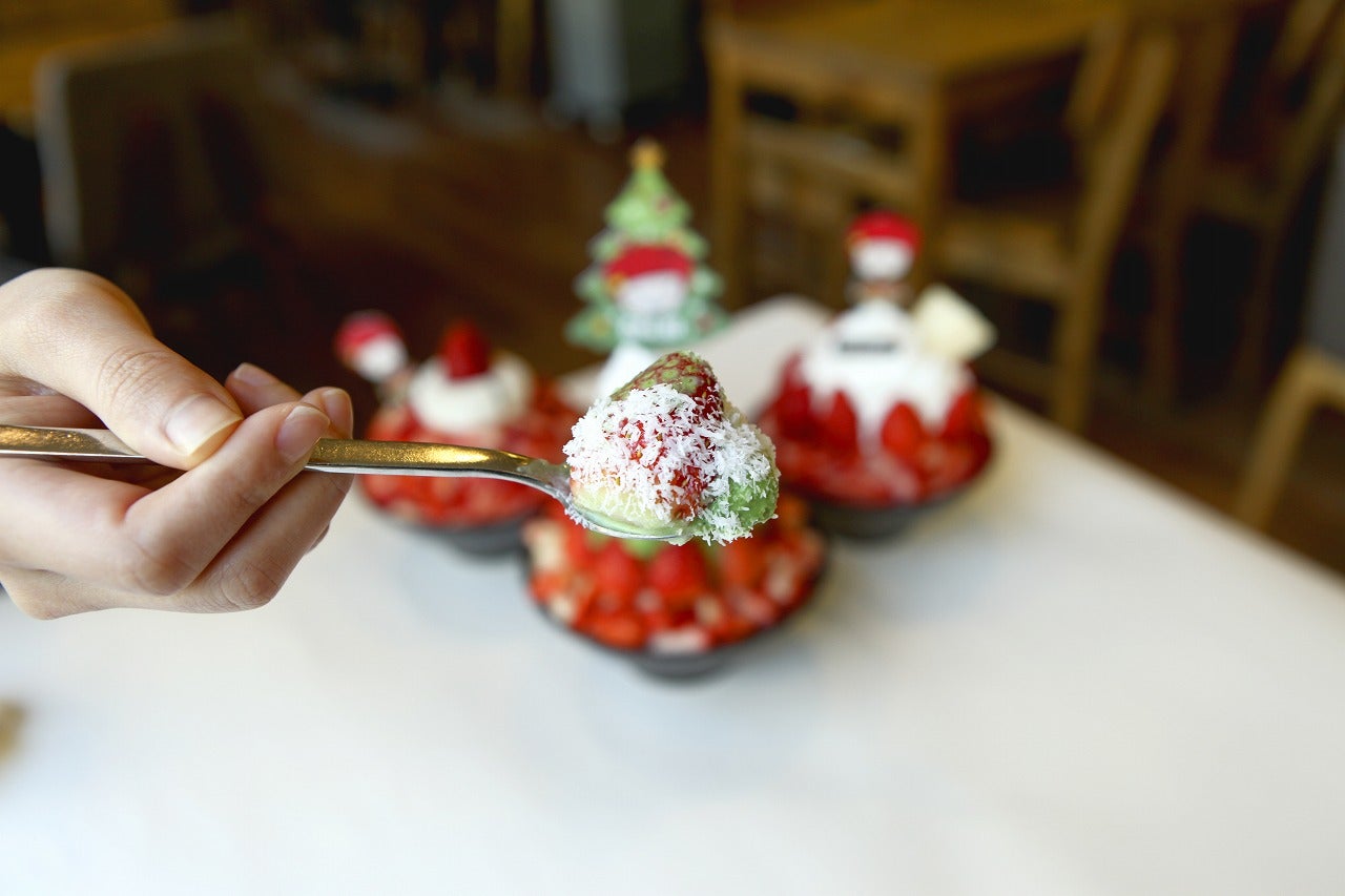 クリスマスらしい色合いのメニュー／画像提供：SULBING PR事務局