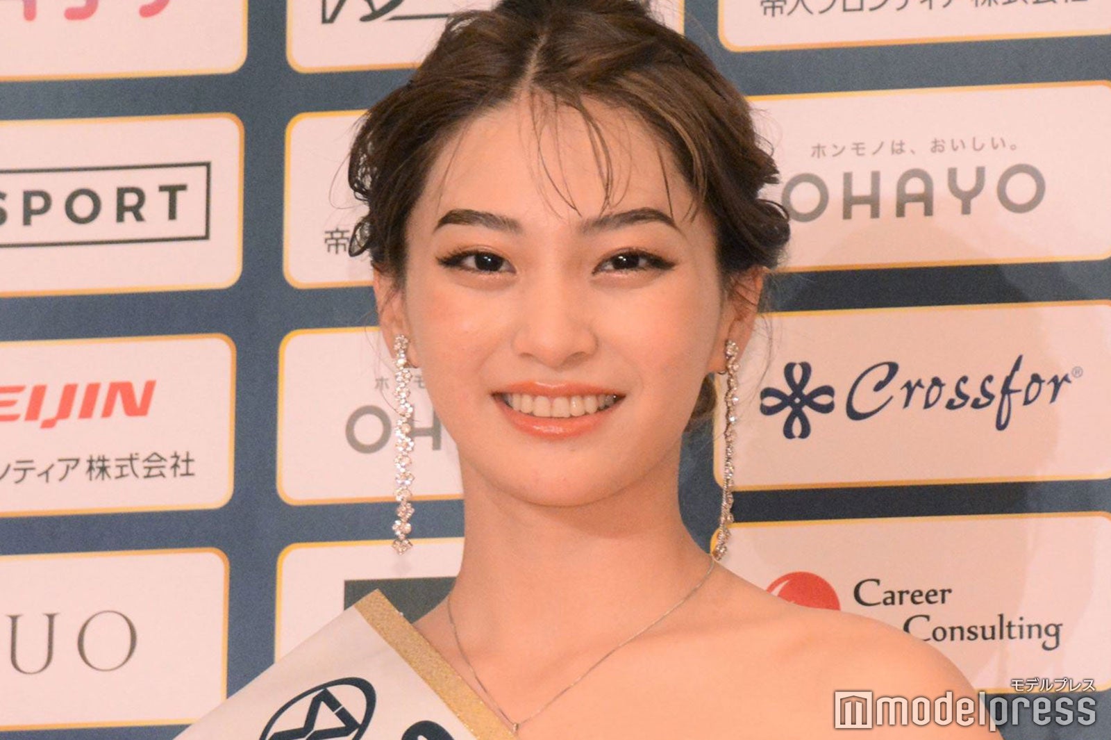 ミス・ワールド2020」日本代表・GENIC金谷鞠杏、“超ミニ丈”で美脚スラリ「スタイル抜群」「最高にかっこいい」の声 - モデルプレス