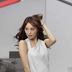 蛯原友里(CMメイキング)