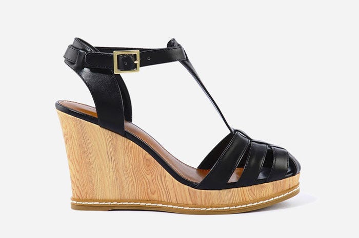 アンクルストラッププラットフォームウェッジ「CHARLES & KEITH」6,480円(税込)/画像提供:CHARLES & KEITH OFFICIAL ONLINE STORE