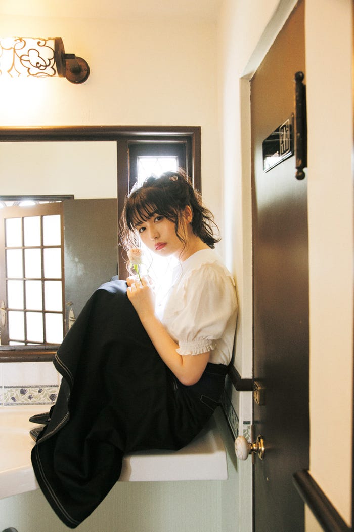 欅坂46長濱ねる 初の女性ファッション誌単独ソロ表紙 赤ちゃんねるちゃん で真価を発揮 モデルプレス