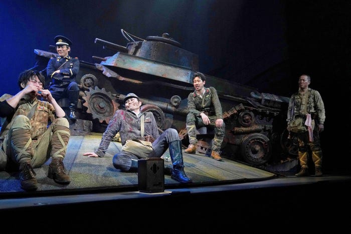 舞台「PARAMUSHIR~信じ続けた士魂の旗を掲げて」(提供写真)