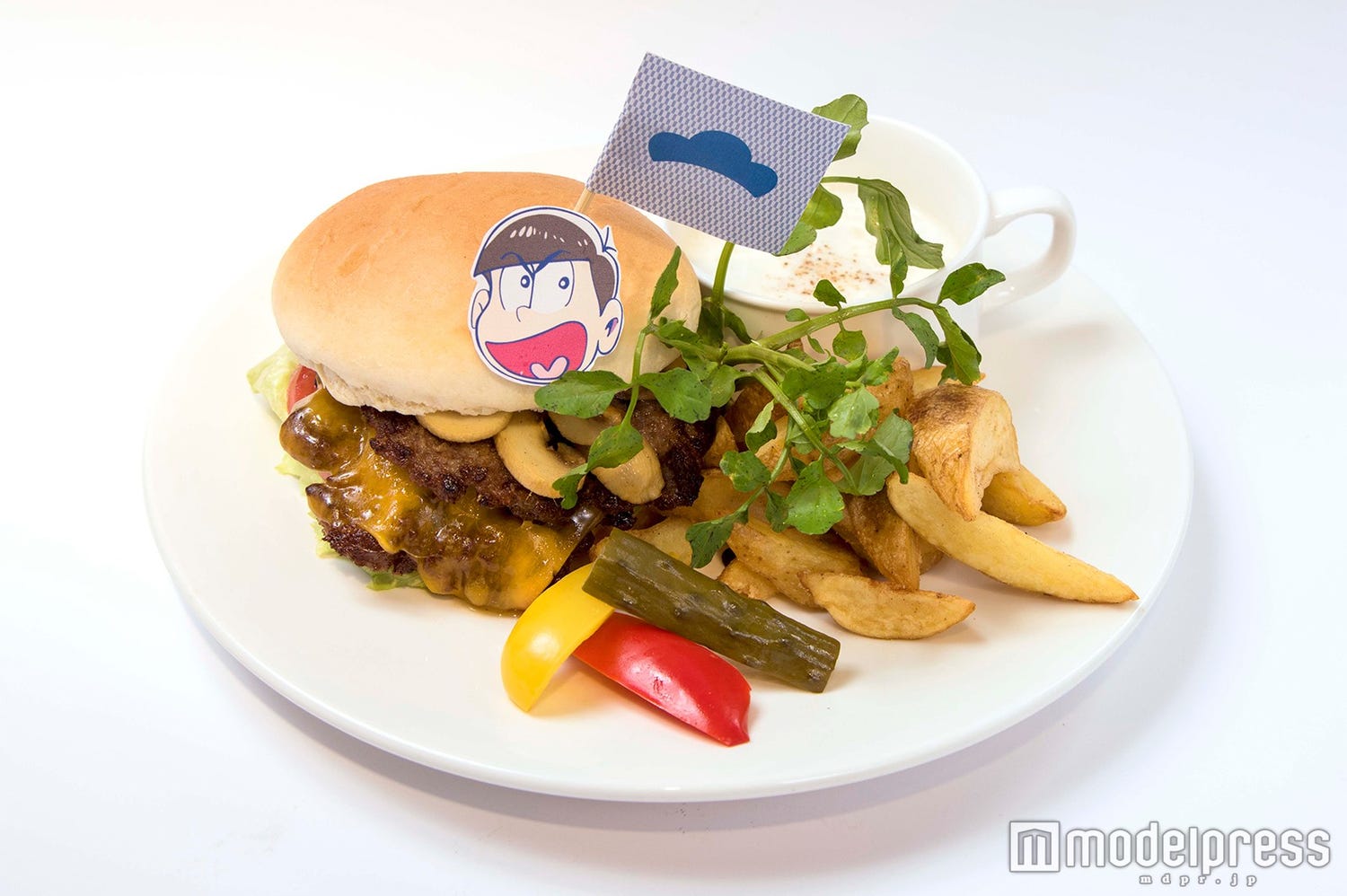 “6つ子バーガー”&推し松を選ぶドリンクも 「おそ松さん」コラボカフェ大阪にOPEN