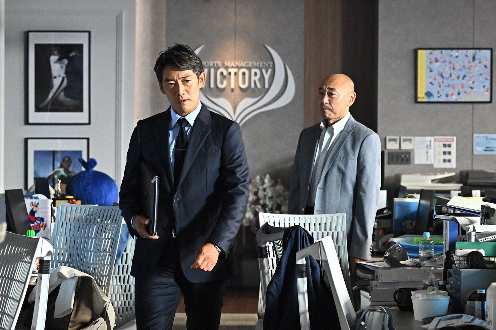 反町隆史、高橋克実／「オールドルーキー」第6話より（C）TBS