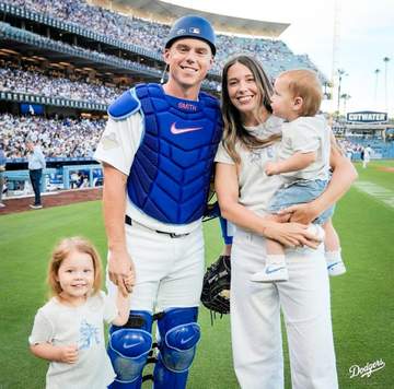 ドジャース ウィル・スミスに第3子 夫婦連名で妻・カラさんの妊娠を発表 シャーロットちゃんら愛娘たちもエコー写真とともに笑顔