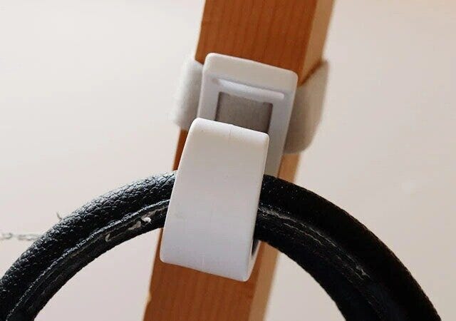 ダイソー　ベルトでしっかりとまるフックL　2個入り