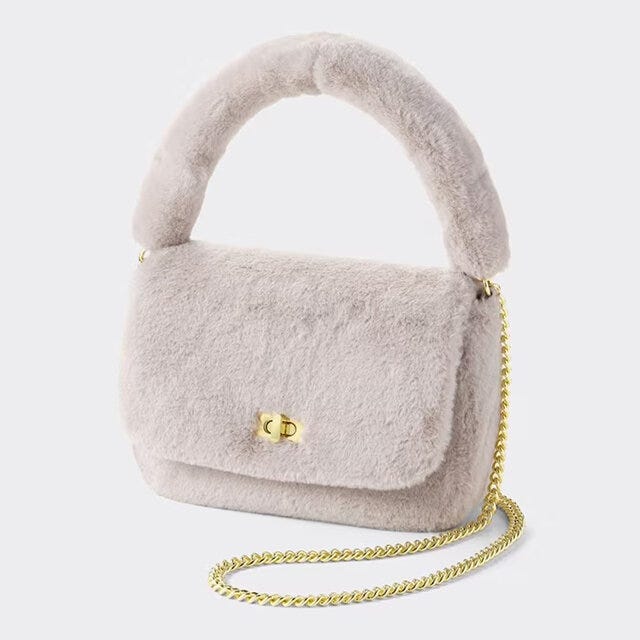 GUのフェイクファーフラップショルダーバッグ