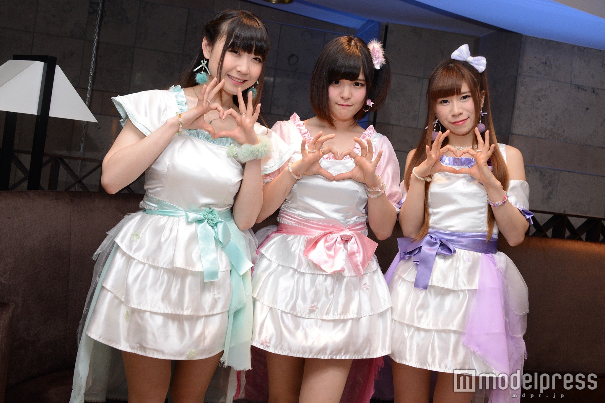 HAPPY ANNIVERSARY／左から：小川まみ、藤本朱莉、中山みなみ（C）モデルプレス