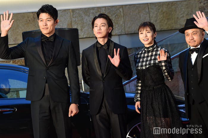 鈴木亮平、佐藤健、松岡茉優、白石和彌監督(C)モデルプレス