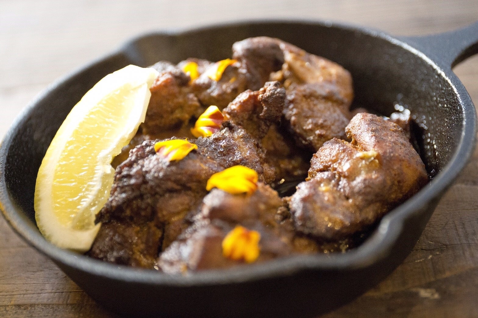 アフリカン・スパイシーチキン／画像提供：HANABAR