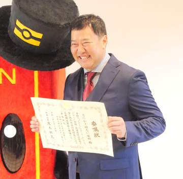 とにかく明るい安村 茂木外務大臣を前にパンツ一丁なれず スーツでガチガチ→超至近距離でギャグ披露「今までで一番ウケた」