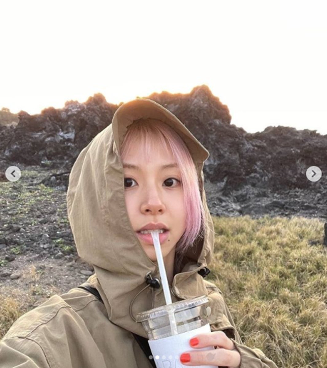 TWICEチェヨン、ピンクヘア再来で「優勝」「やっぱり似合う」の声