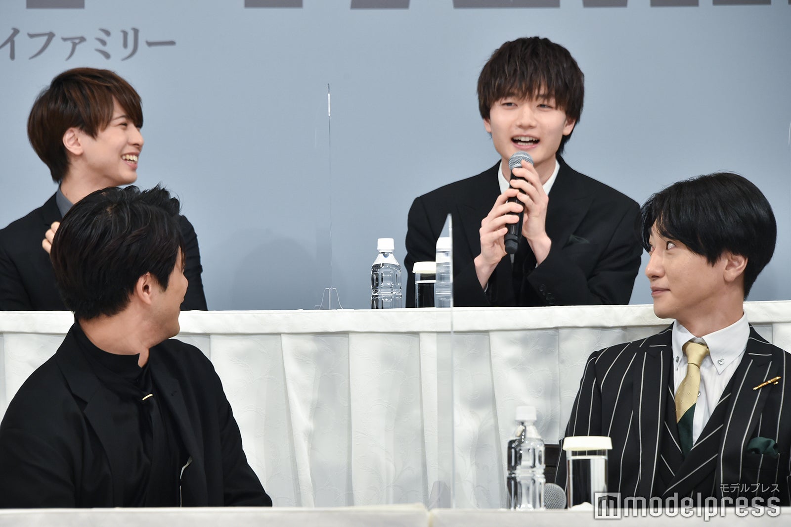 （後列左から）岡宮来夢、瀧澤翼（前列左から）森崎ウィン、鈴木拡樹 （C）モデルプレス