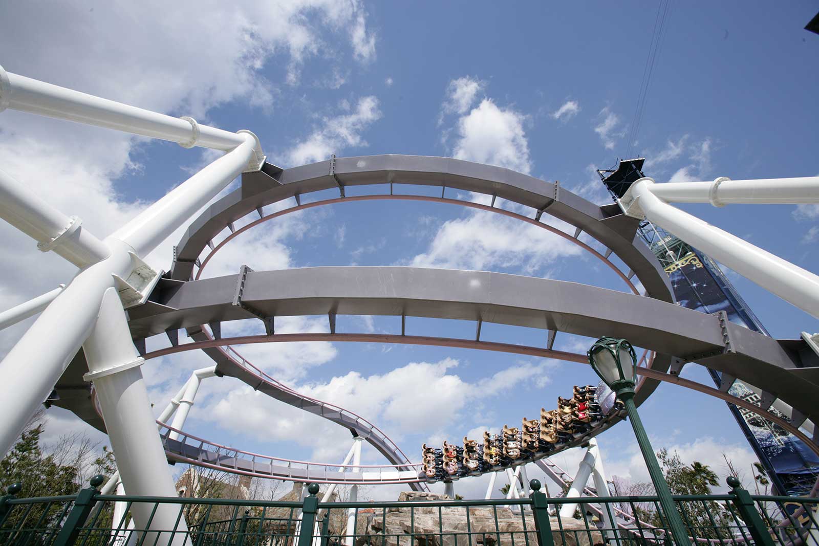 「ハリウッド・ドリーム・ザ・ライド」（画像提供：ユニバーサル・スタジオ・ジャパン）