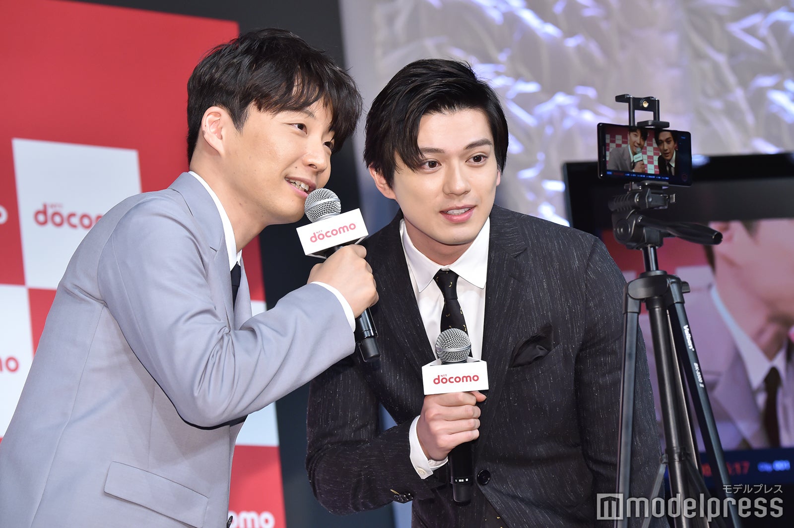 星野源、新田真剣佑 （C）モデルプレス