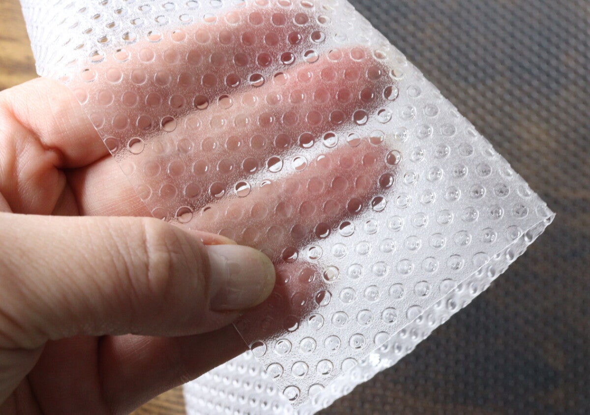 「もっと買ってくればよかった…」お掃除の手間を楽にする！便利な100均シート