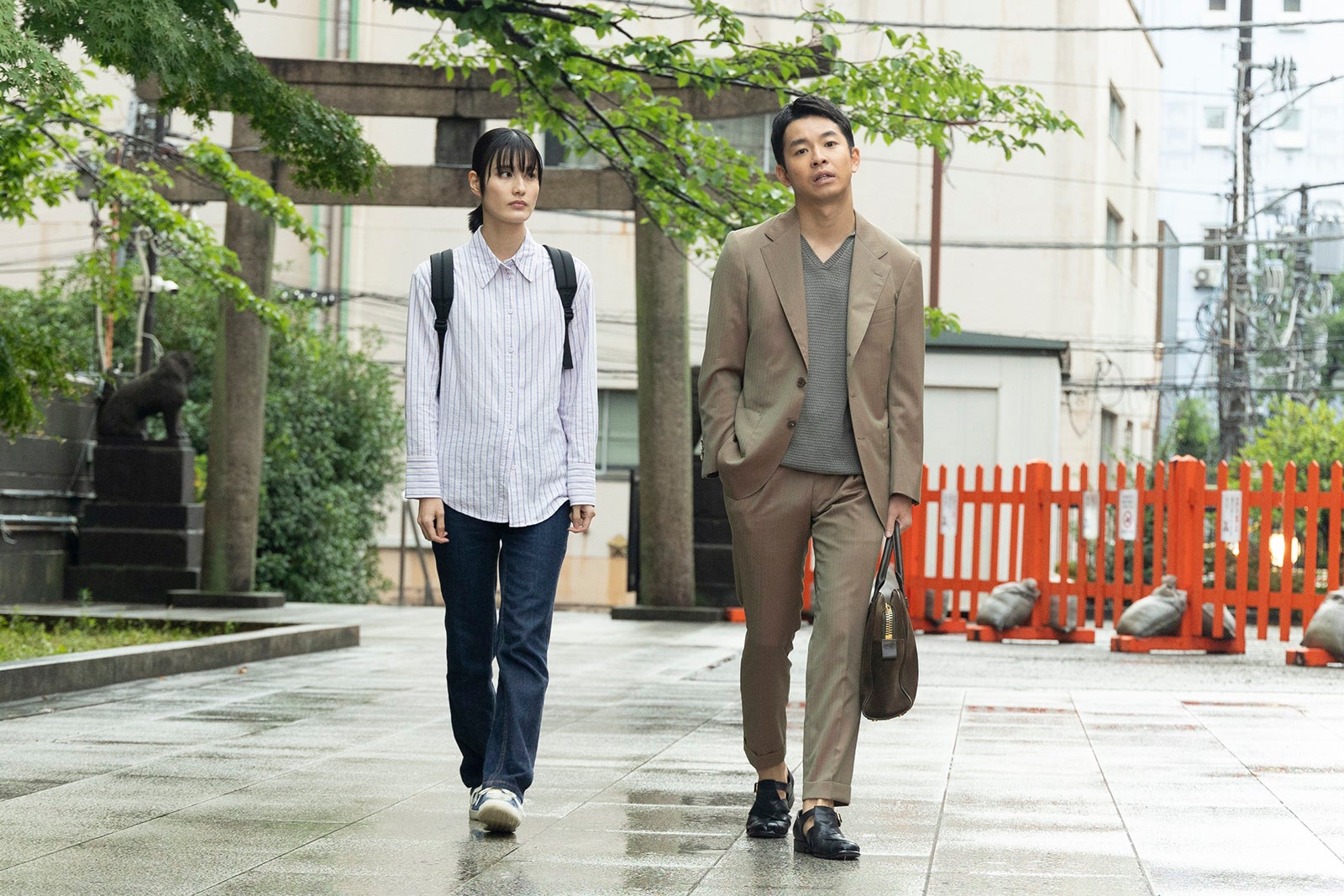 橋本愛、仲野太賀「新宿野戦病院」第5話より（C）フジテレビ