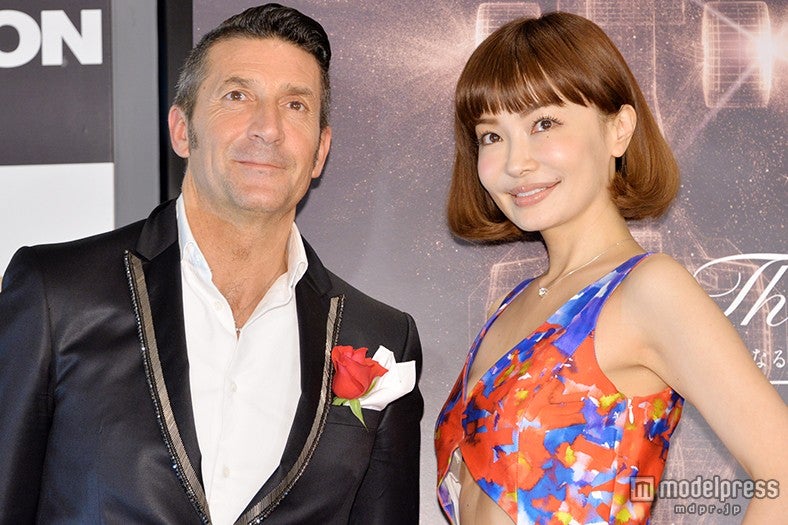 （左から）パンツェッタ・ジローラモ、平子理沙