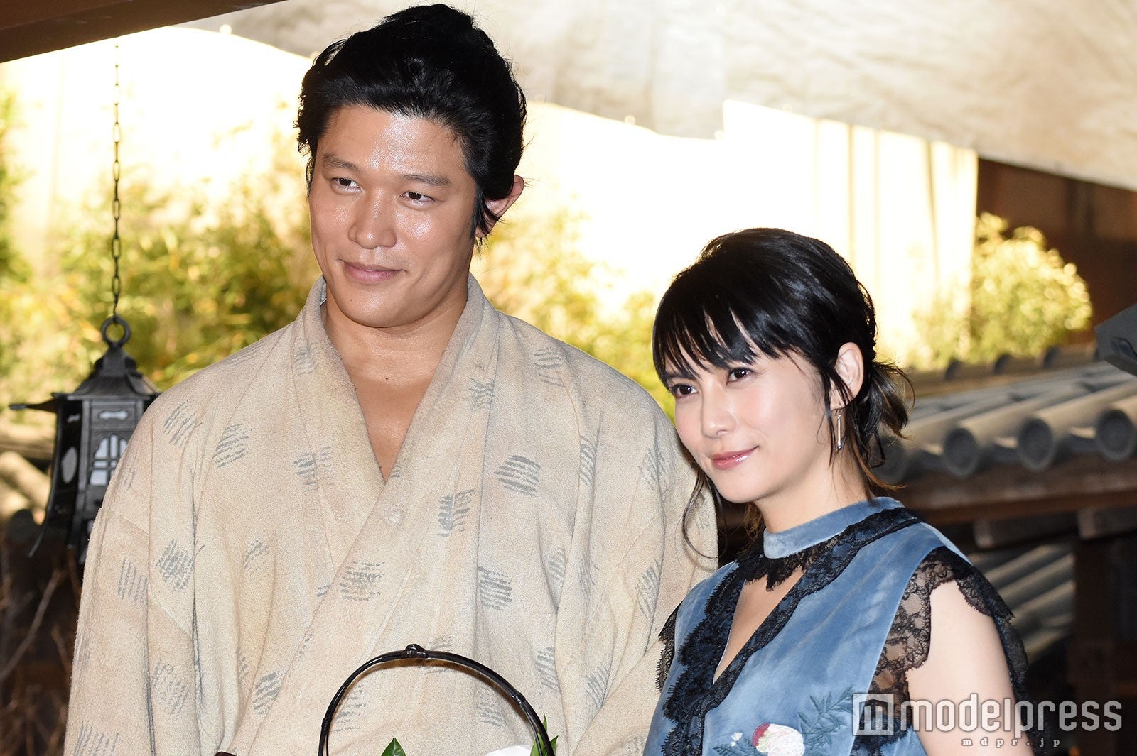 鈴木亮平、柴咲コウ （C）モデルプレス