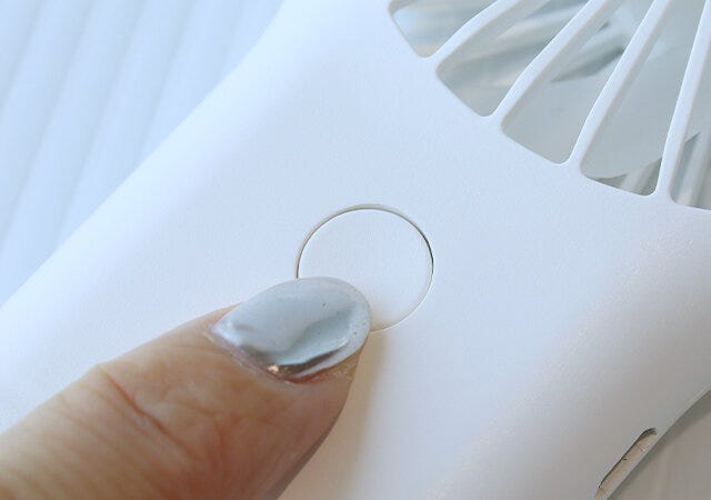 ムック本　ムック　付録　人気　おすすめ　オススメ　宝島社　宝島　レビュー　便利　優秀　当たり　最高　2023　moz　アウトドア　キャンプ　カラビナ付きハンディファン　ハンディファン　扇風機　3段階