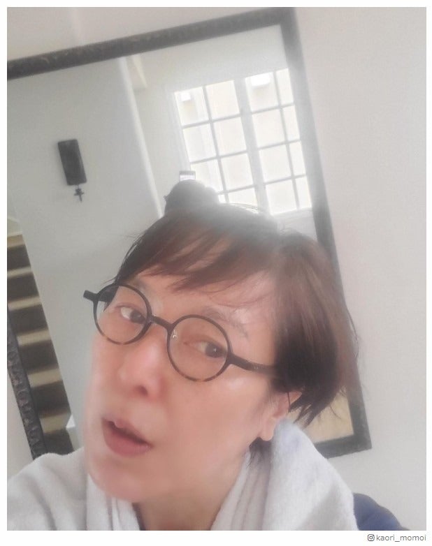 桃井かおり、“おうち時間”でセルフカット「嫌がる旦那のもカット」