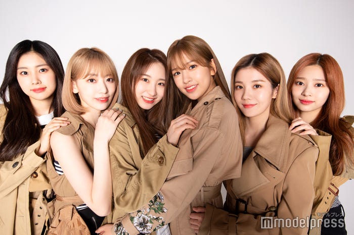 (左から)カン・ヘウォン、宮脇咲良、イ・チェヨン、アン・ユジン、クォン・ウンビ、キム・ミンジュ (C)モデルプレス