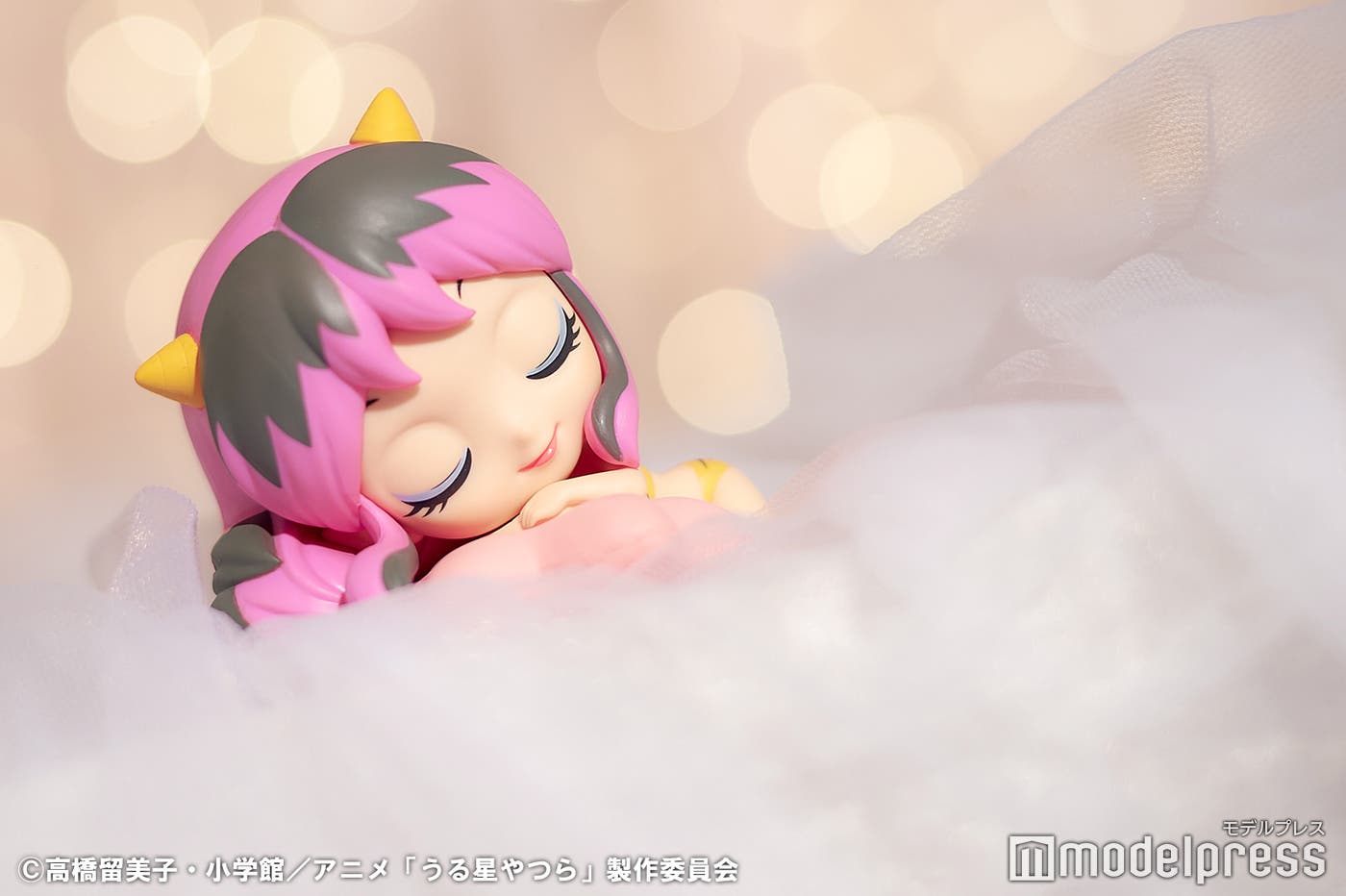 微笑む寝姿が可愛い(C)モデルプレス