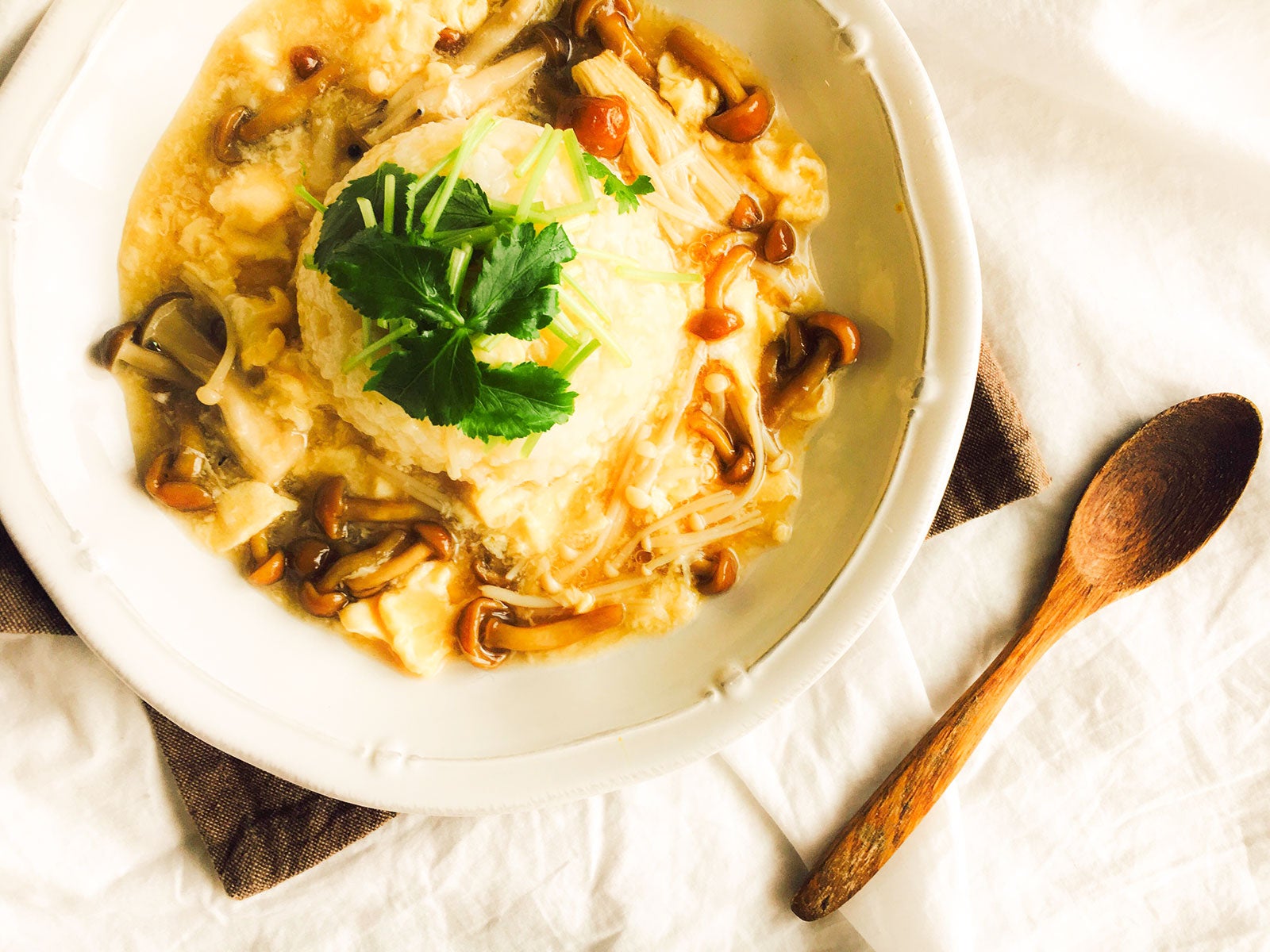 めんつゆでお手軽簡単に！「ふわふわ卵のきのこあんかけ」【柏原歩のトレンドレシピ】