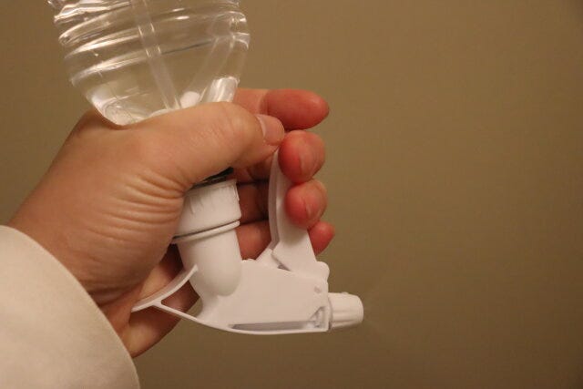 下向き ダイソー逆さで使えるスプレーヘッド下向き