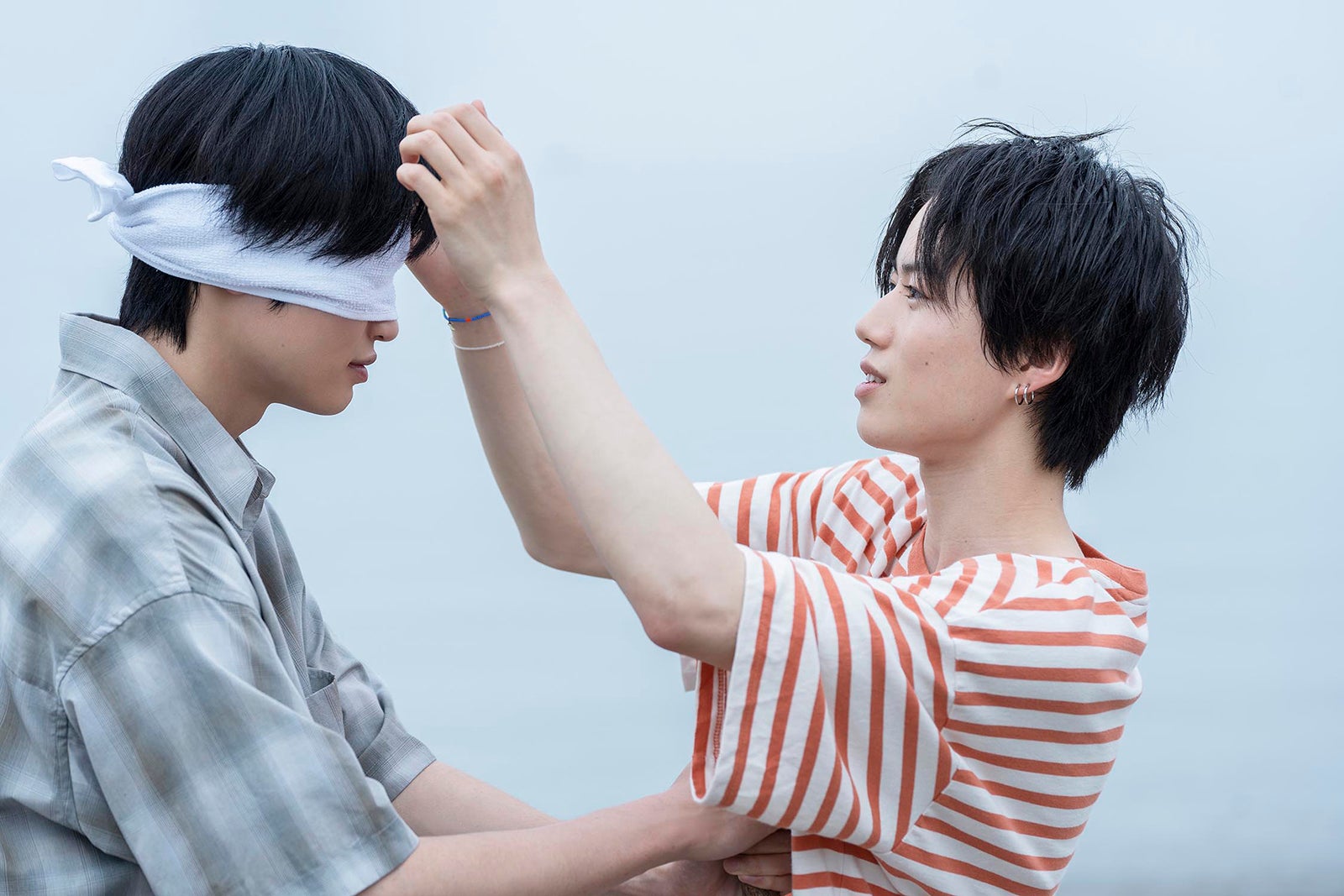 西垣匠、奥智哉「みなと商事コインランドリー2」第6話より（C）缶爪さわ・椿ゆず／KADOKAWA／「みなと商事コインランドリー2」製作委員会