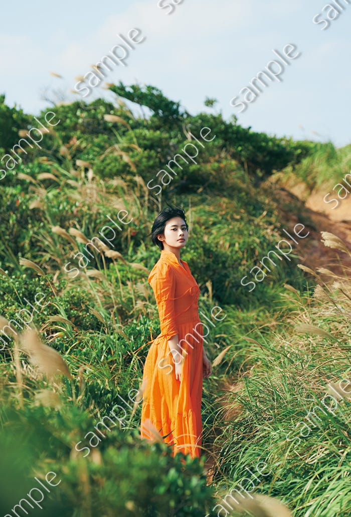 安斉星来1st写真集「Sirius」封入特典1/撮影:三瓶康友