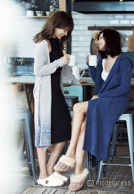 岩堀せり、佐田真由美/「SALON by PEACH JOHN 冬号」より