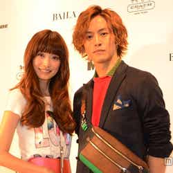 ヨンア(左)、松坂桃李(右)