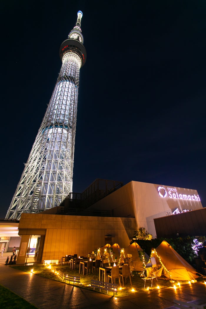 東京スカイツリーを見上げるクリスマスグランピング 限定プランでロマンティックな夜を 女子旅プレス