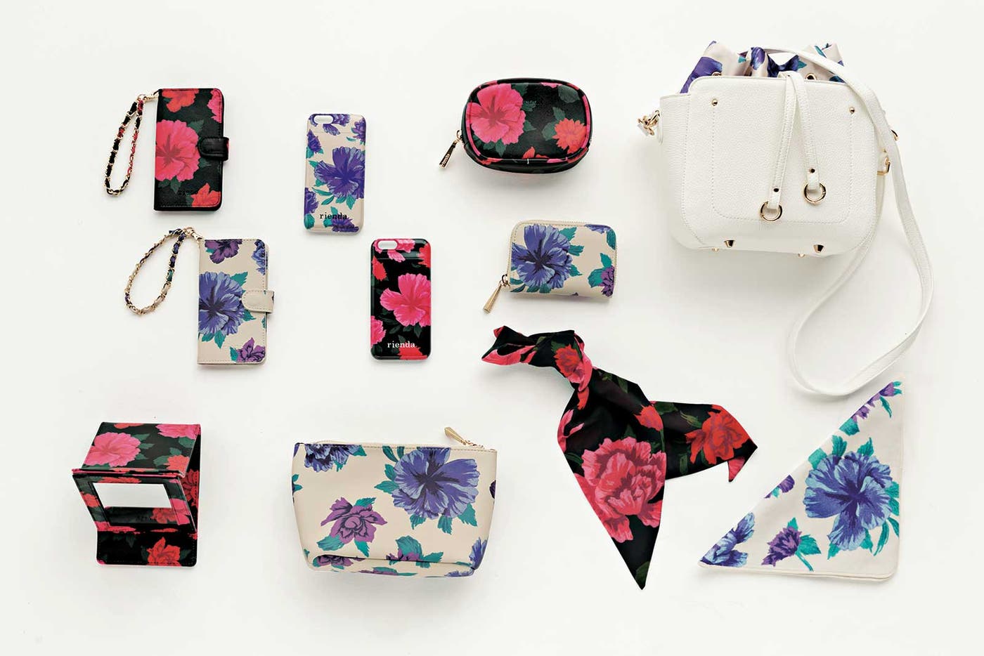 テンションを高めてくれる小物がずらり