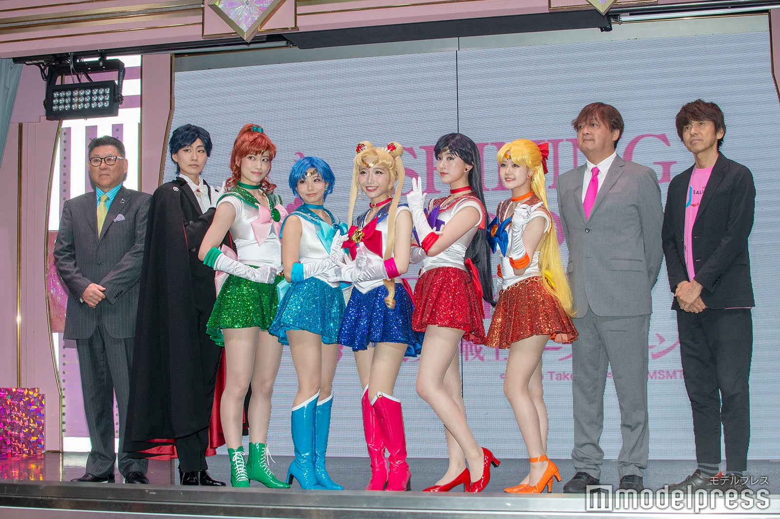 （左から）齊藤大氏、タキシード仮面、セーラー戦士、小佐野文雄氏、松田誠氏（C）モデルプレス
