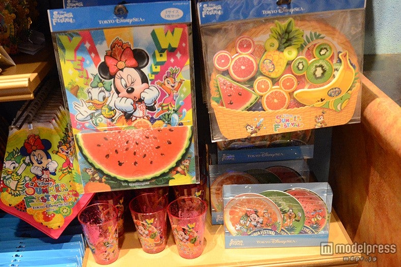 フルーツモチーフの文具もズラリ